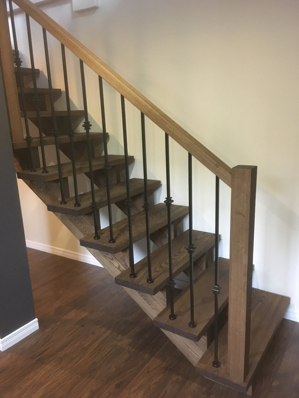 escaliers frene fer forgé bois metal